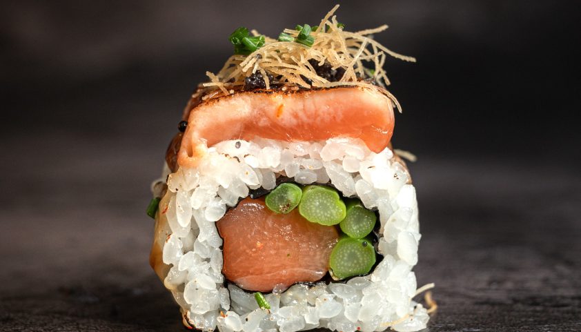 Flamed Salmon Roll-min